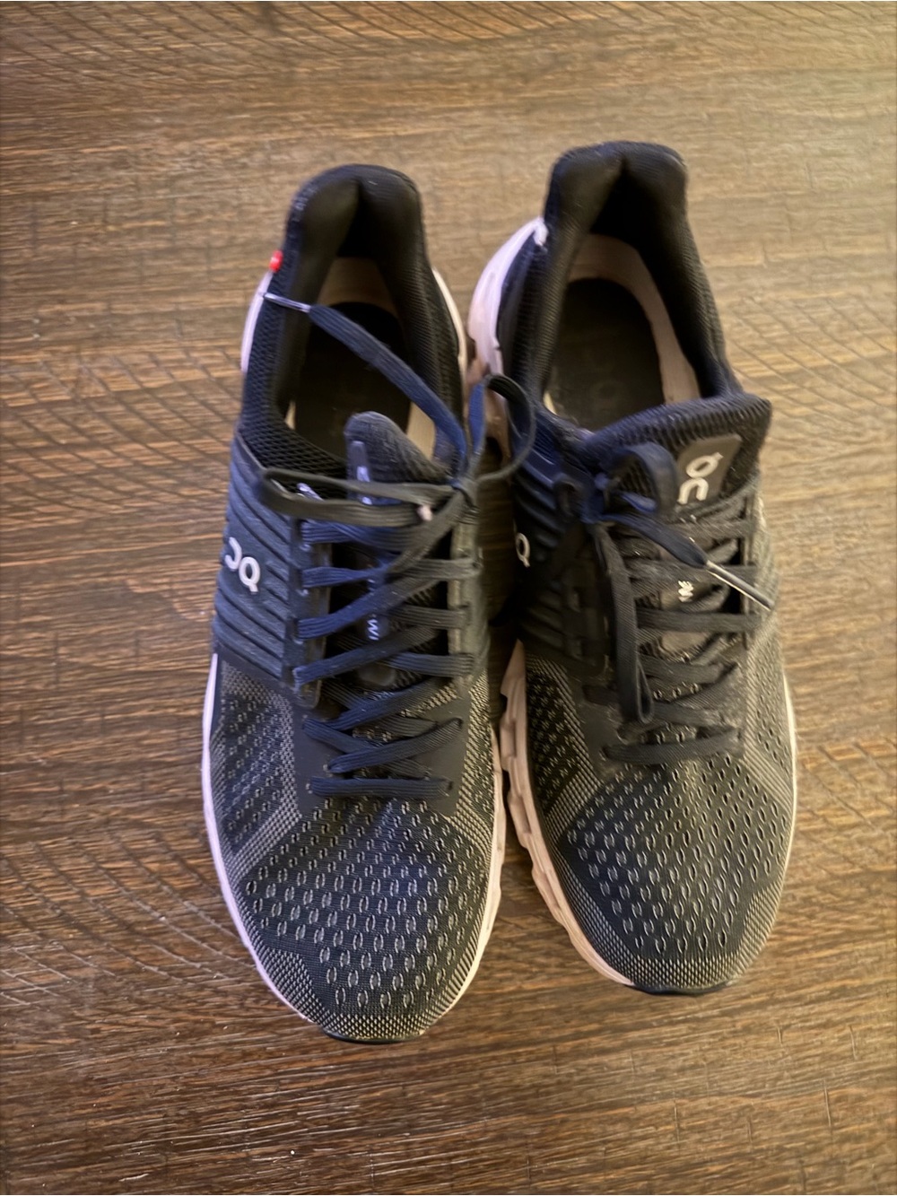 On cloud women’s athletic shoes 9.5